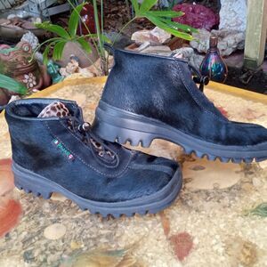 Pajar Women's Black and Navy Boots sz. 8